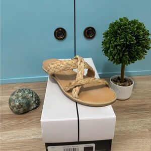 NWB dolcevita natural raffia flats in size 8.5